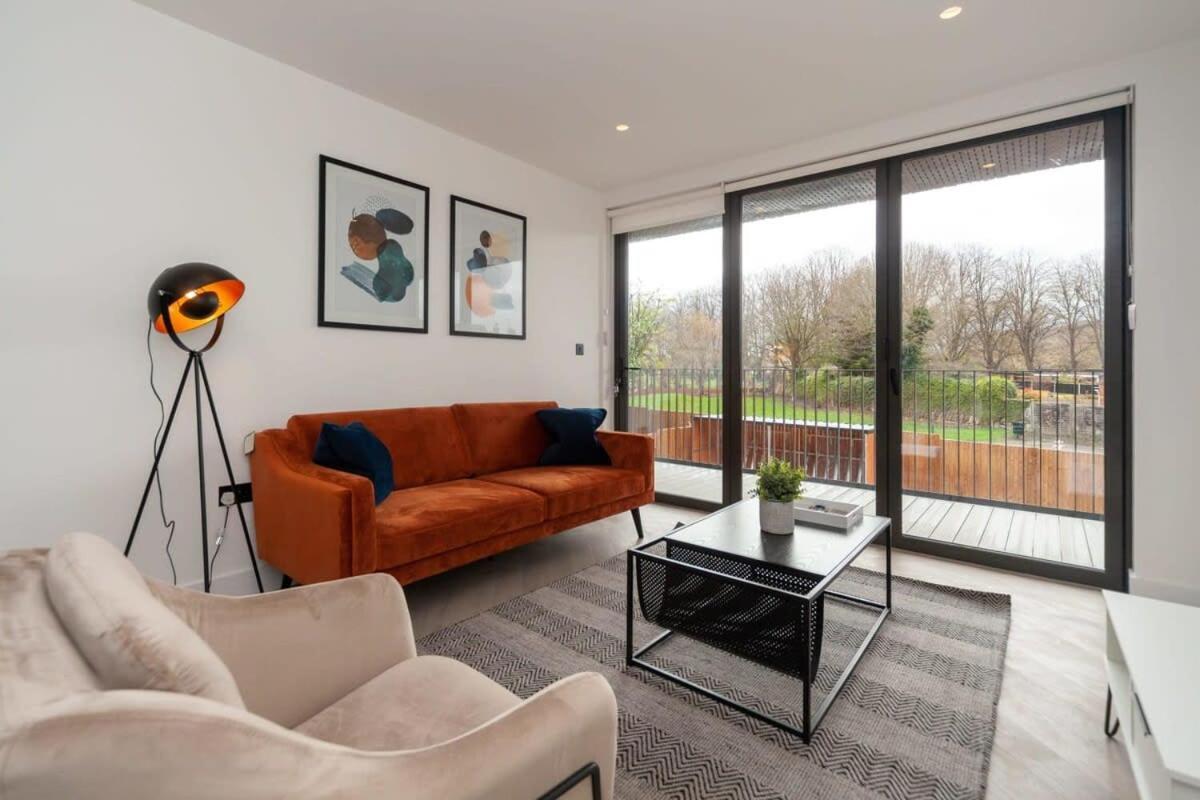 Modern 2 Bedroom Apartment In Wimbledon Londra Exterior foto